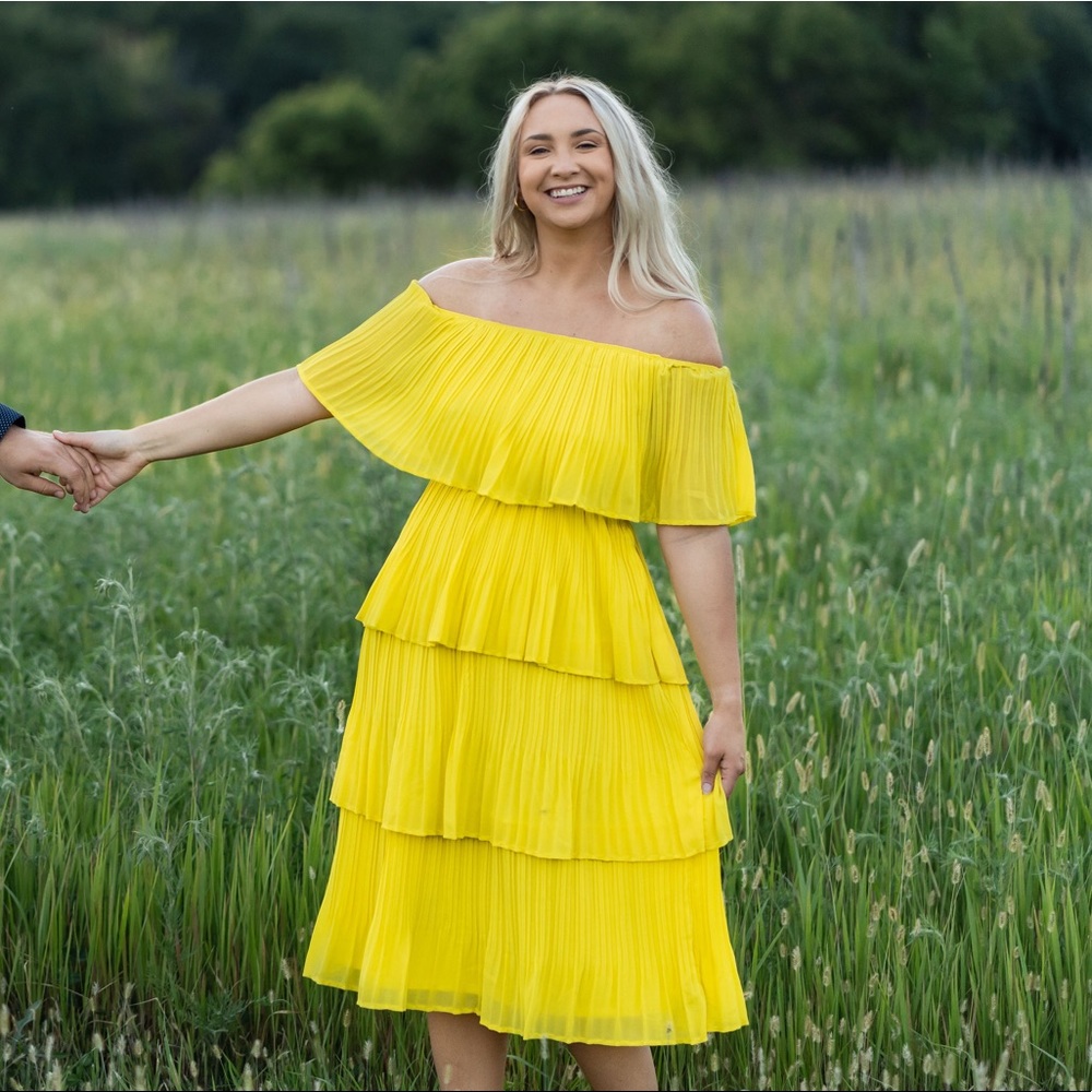 Tiered pleated midi dress - yellow